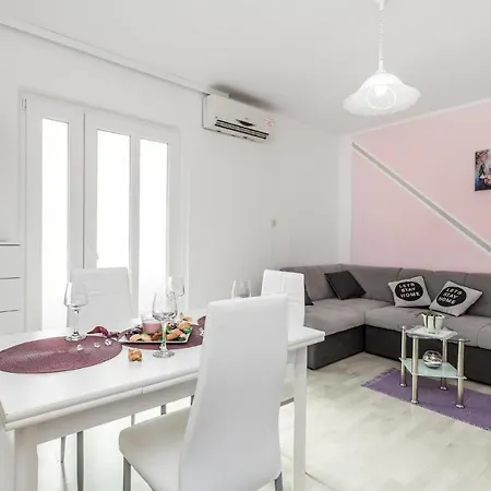 Beautiful In With 1 Bedrooms And Wifi * 포블랴나