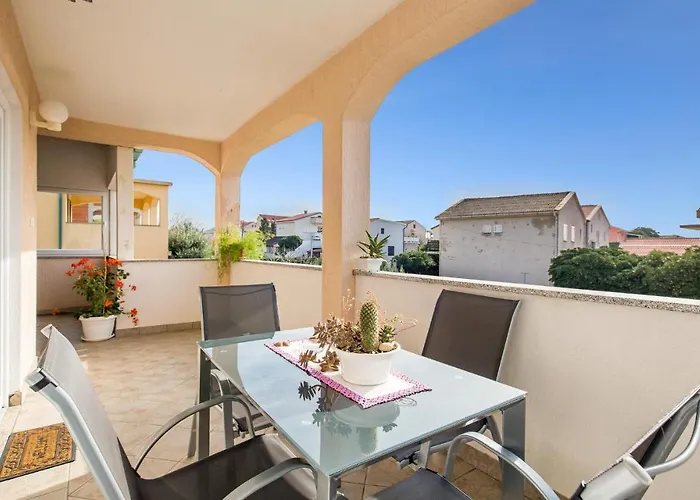 شقة 1 Bedroom Cozy Apartment In Povljana بوفليانا