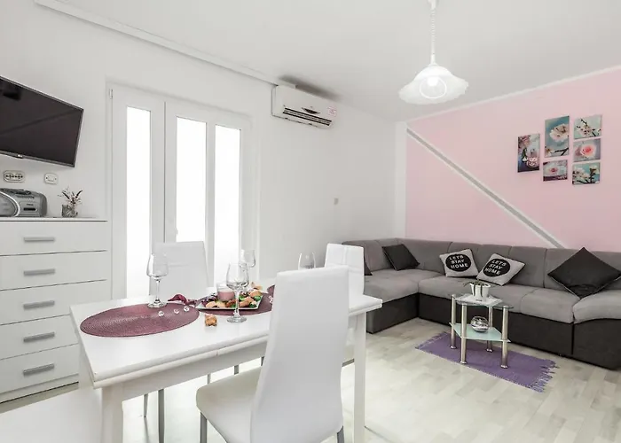 1 Bedroom Cozy Apartment In Povljana * بوفليانا