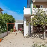 1 Bedroom Cozy Apartment In Povljana