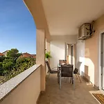 1 Bedroom Cozy Apartment In Povljana Povljana