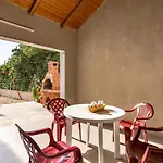 1 Bedroom Cozy Apartment In Povljana