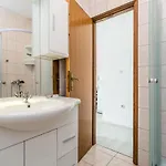 1 Bedroom Cozy Apartment In Povljana
