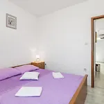 1 Bedroom Cozy Apartment In Povljana Povljana