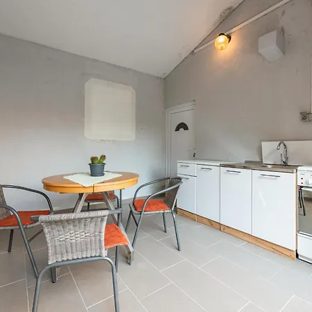 شقة 1 Bedroom Cozy Apartment In Povljana