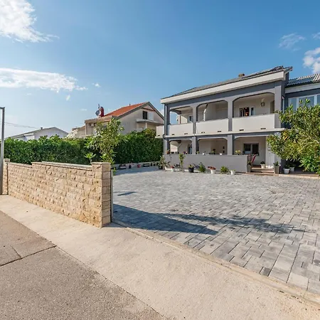 1 Bedroom Cozy Apartment In Povljana *