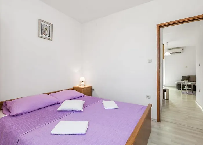 1 Bedroom Cozy Apartment In Povljana Povljana