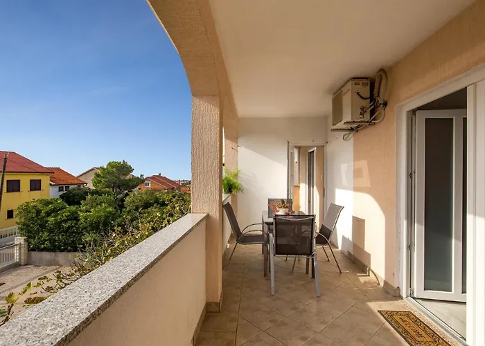 1 Bedroom Cozy Apartment In Povljana 포블랴나
