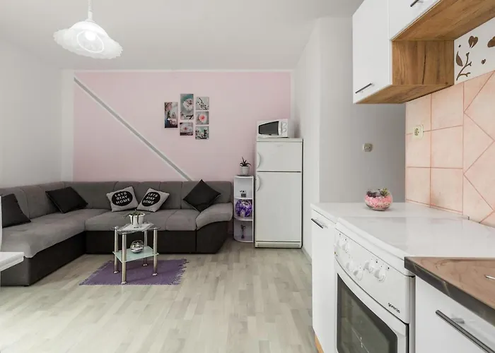 1 Bedroom Cozy Apartment In Povljana 포블랴나