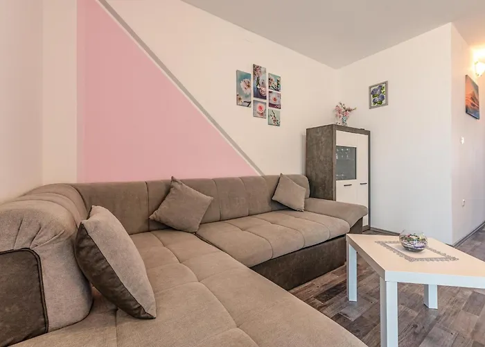 1 Bedroom Cozy Apartment In Povljana 아파트