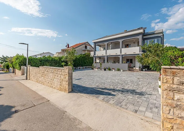 1 Bedroom Cozy Apartment In Povljana *